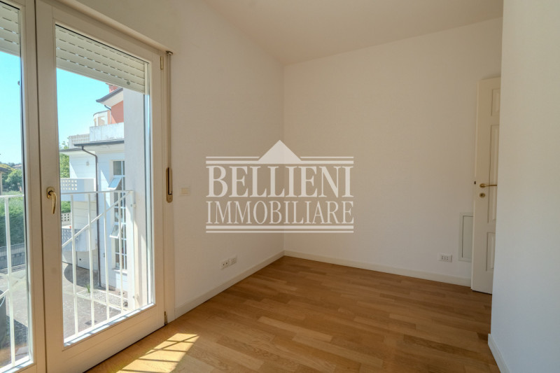 SANT'ANDREA - Proponiamo in vendita un ampio appartamento bicamere situato nella tranquilla e ric...