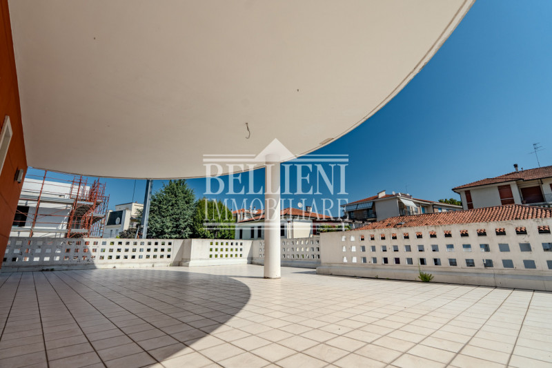 SANT'ANDREA - Proponiamo in vendita un ampio appartamento bicamere situato nella tranquilla e ric...