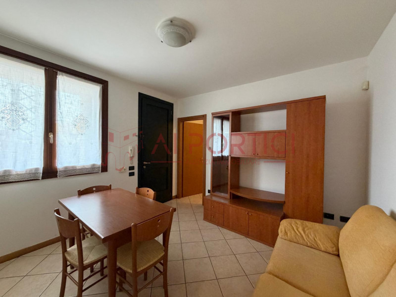 PIOVE DI SACCO – APPARTAMENTO al piano terra comodo al centro storico e alle vie principali. E’ c...
