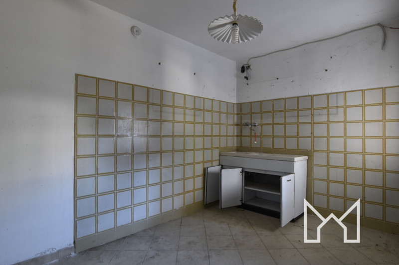 BASSANO DEL GRAPPA - In zona residenziale comoda al centro della città proponiamo palazzina compo...