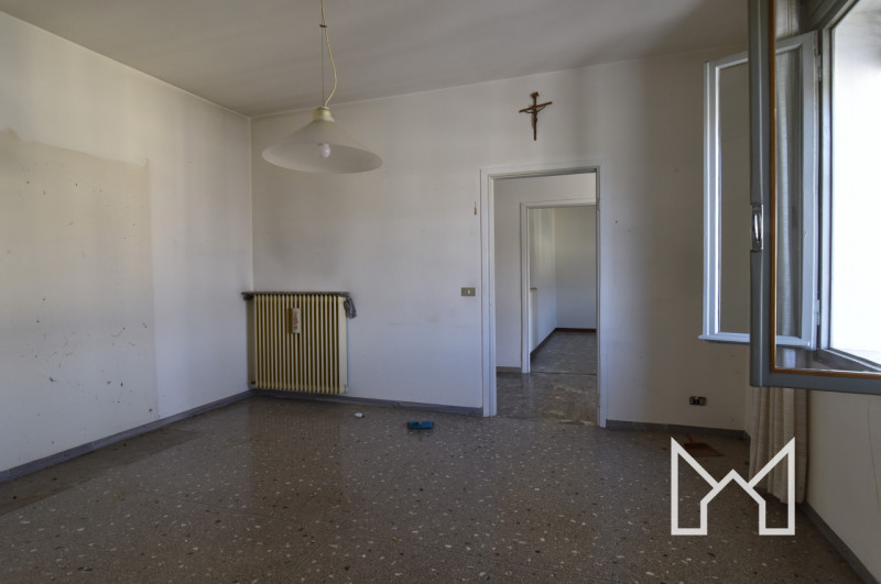 BASSANO DEL GRAPPA - In zona residenziale comoda al centro della città proponiamo palazzina compo...