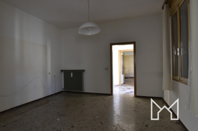BASSANO DEL GRAPPA - In zona residenziale comoda al centro della città proponiamo palazzina compo...