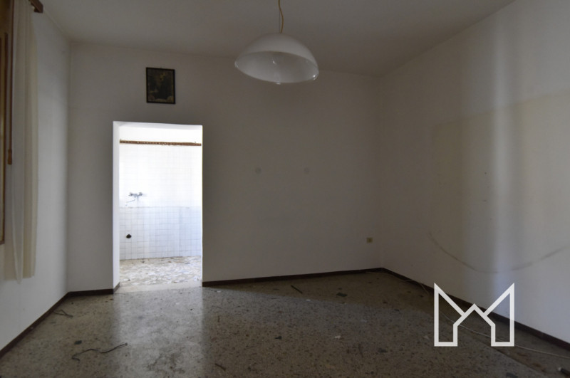 BASSANO DEL GRAPPA - In zona residenziale comoda al centro della città proponiamo palazzina compo...