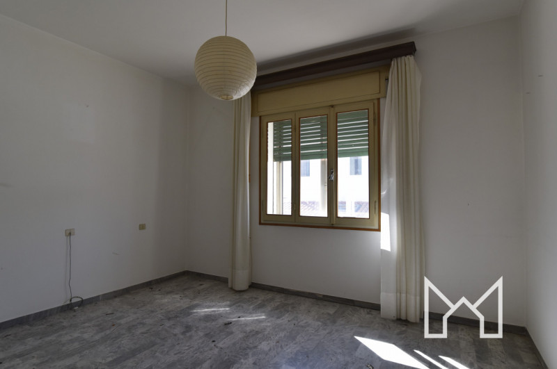 BASSANO DEL GRAPPA - In zona residenziale comoda al centro della città proponiamo palazzina compo...