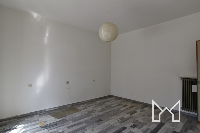 BASSANO DEL GRAPPA - In zona residenziale comoda al centro della città proponiamo palazzina compo...