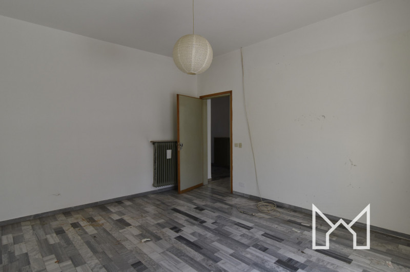 BASSANO DEL GRAPPA - In zona residenziale comoda al centro della città proponiamo palazzina compo...