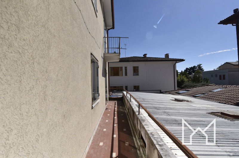 BASSANO DEL GRAPPA - In zona residenziale comoda al centro della città proponiamo palazzina compo...