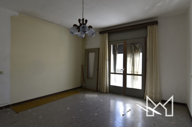 BASSANO DEL GRAPPA - In zona residenziale comoda al centro della città proponiamo palazzina compo...