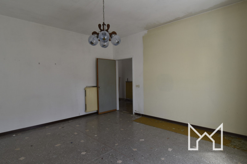 BASSANO DEL GRAPPA - In zona residenziale comoda al centro della città proponiamo palazzina compo...