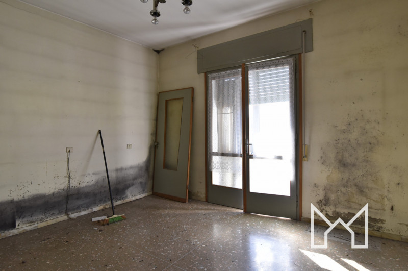 BASSANO DEL GRAPPA - In zona residenziale comoda al centro della città proponiamo palazzina compo...