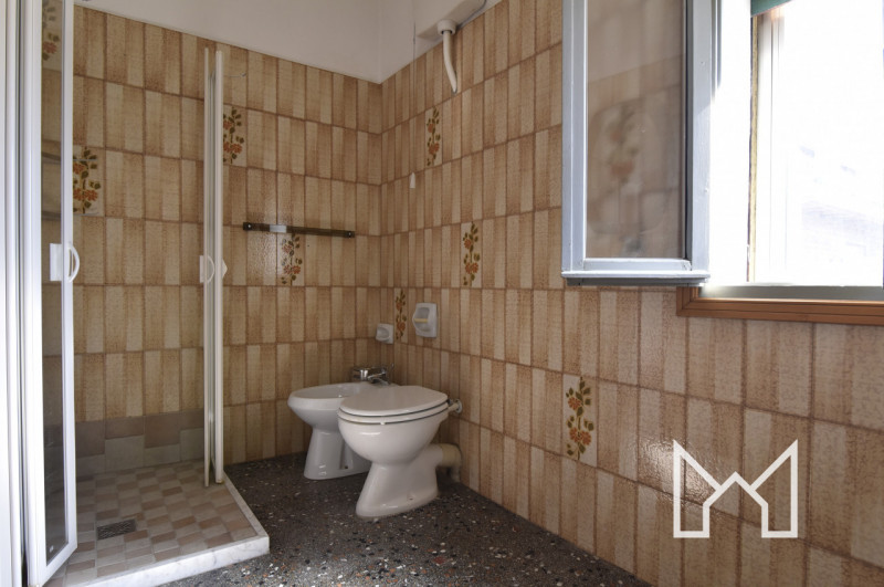 BASSANO DEL GRAPPA - In zona residenziale comoda al centro della città proponiamo palazzina compo...