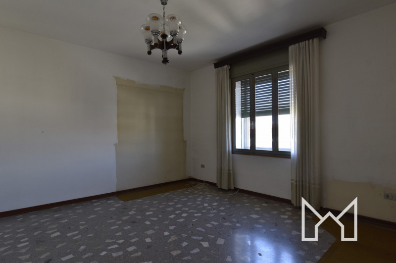 BASSANO DEL GRAPPA - In zona residenziale comoda al centro della città proponiamo palazzina compo...