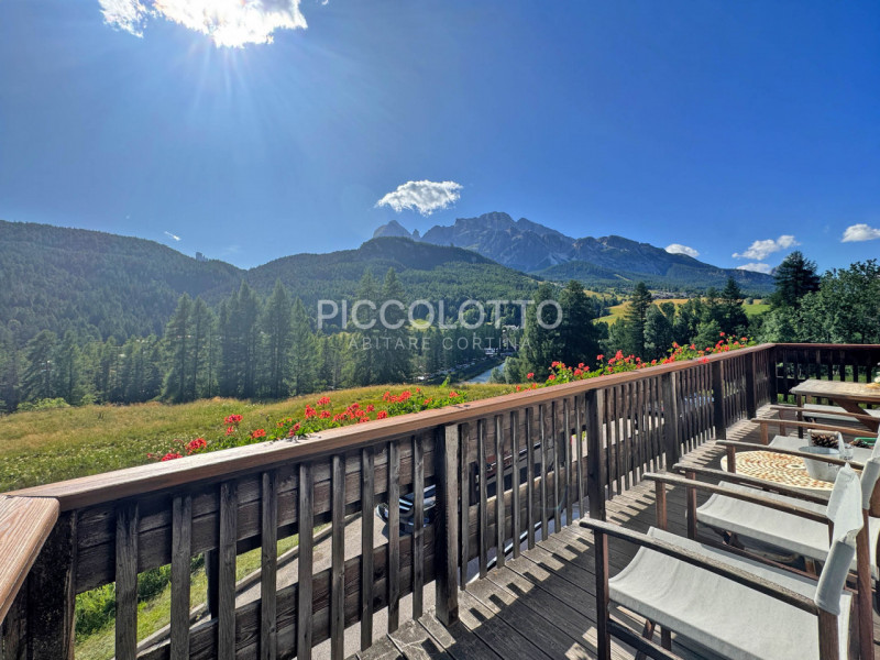 Rif. V5322 - Cortina d'Ampezzo, in invidiabile posizione panoramica, appartamento di circa 180 mq...