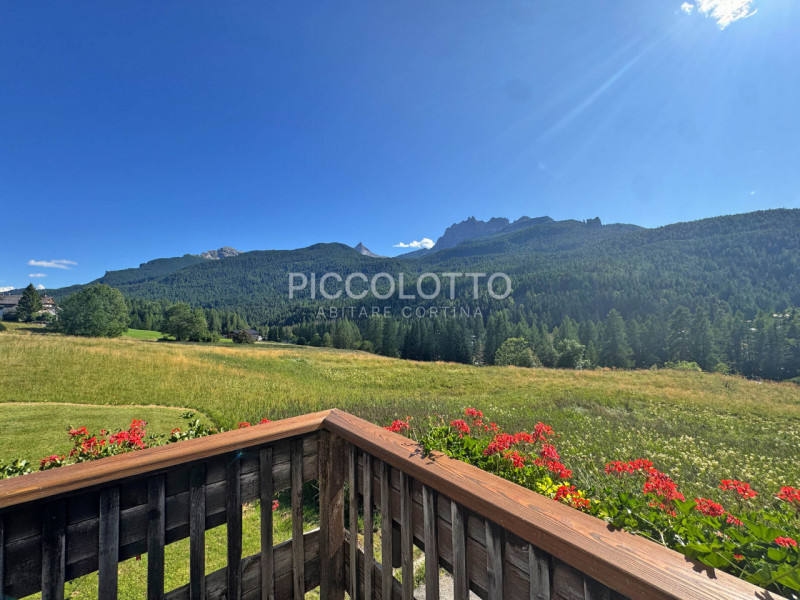 Rif. V5322 - Cortina d'Ampezzo, in invidiabile posizione panoramica, appartamento di circa 180 mq...