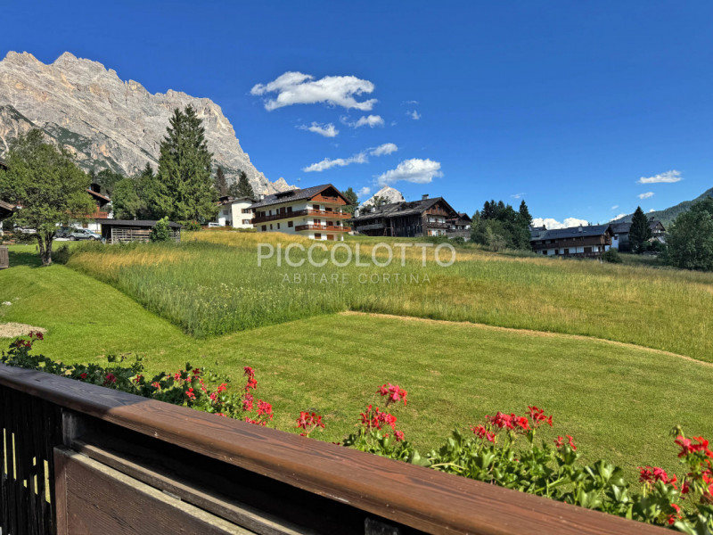 Rif. V5322 - Cortina d'Ampezzo, in invidiabile posizione panoramica, appartamento di circa 180 mq...