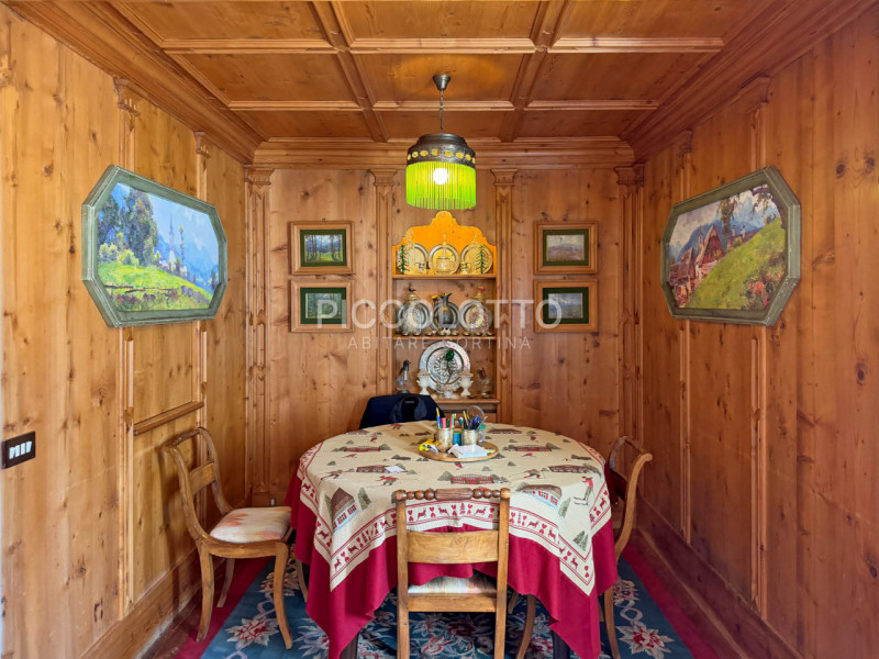 Rif. V5322 - Cortina d'Ampezzo, in invidiabile posizione panoramica, appartamento di circa 180 mq...