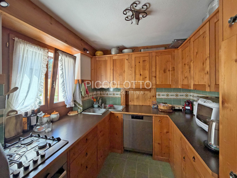 Rif. V5322 - Cortina d'Ampezzo, in invidiabile posizione panoramica, appartamento di circa 180 mq...