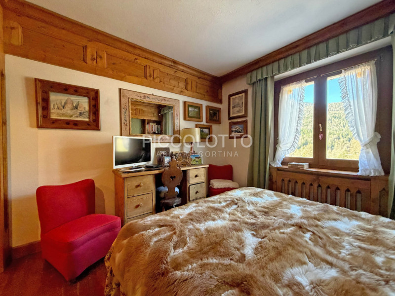 Rif. V5322 - Cortina d'Ampezzo, in invidiabile posizione panoramica, appartamento di circa 180 mq...