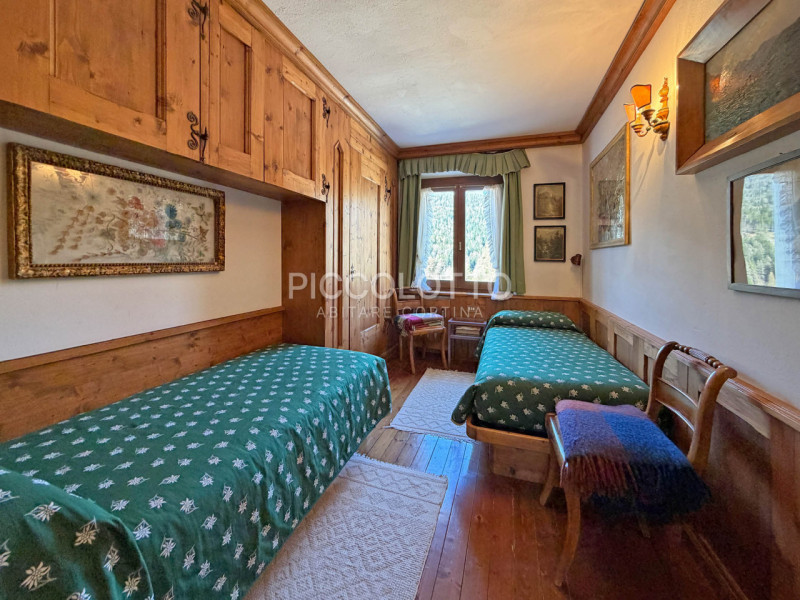 Rif. V5322 - Cortina d'Ampezzo, in invidiabile posizione panoramica, appartamento di circa 180 mq...