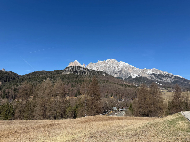 Rif. V5322 - Cortina d'Ampezzo, in invidiabile posizione panoramica, appartamento di circa 180 mq...