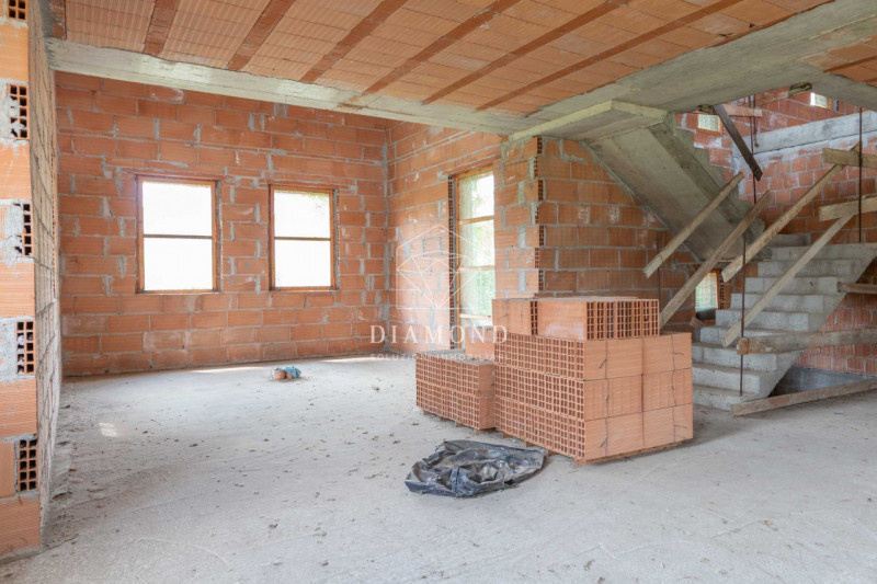 Caselle: in zona tranquilla di campagna, ma a solo 1 km dal centro del paese, vi proponiamo una c...