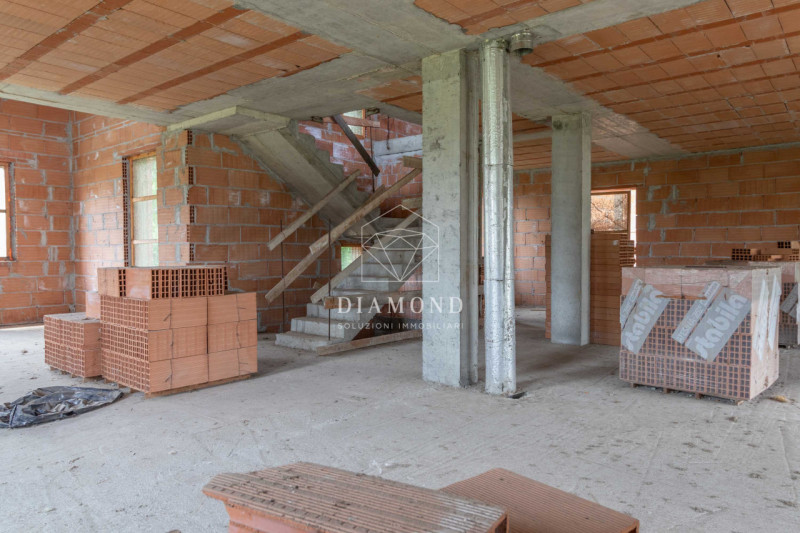 Caselle: in zona tranquilla di campagna, ma a solo 1 km dal centro del paese, vi proponiamo una c...