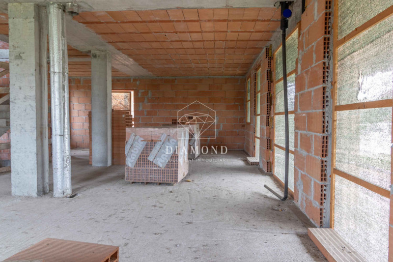 Caselle: in zona tranquilla di campagna, ma a solo 1 km dal centro del paese, vi proponiamo una c...