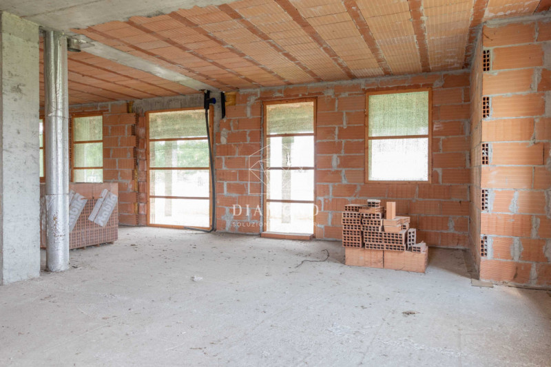 Caselle: in zona tranquilla di campagna, ma a solo 1 km dal centro del paese, vi proponiamo una c...