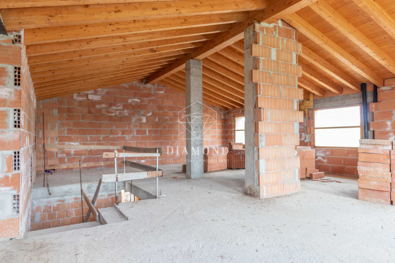 Caselle: in zona tranquilla di campagna, ma a solo 1 km dal centro del paese, vi proponiamo una c...