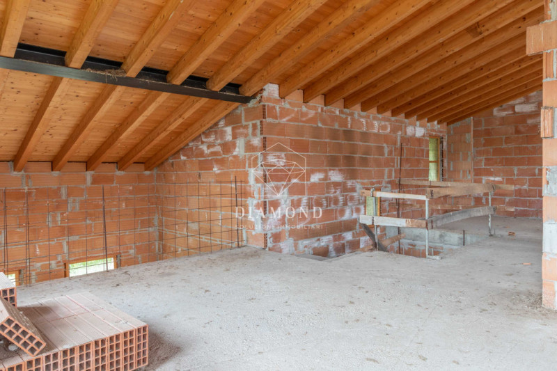 Caselle: in zona tranquilla di campagna, ma a solo 1 km dal centro del paese, vi proponiamo una c...