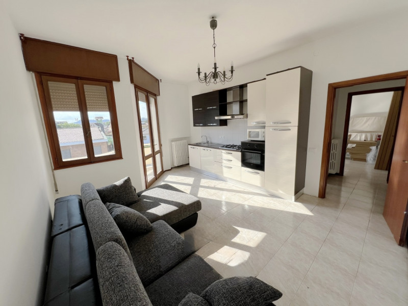 (Per INFO Cristina 3389226442) A Montegrotto Terme, a 100m dalle scuole medie e dal Duomo, a 5 mi...