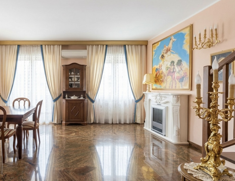 (Per INFO 3316190143) A Massanzago, in posizione centrale, proponiamo in vendita una porzione di ...