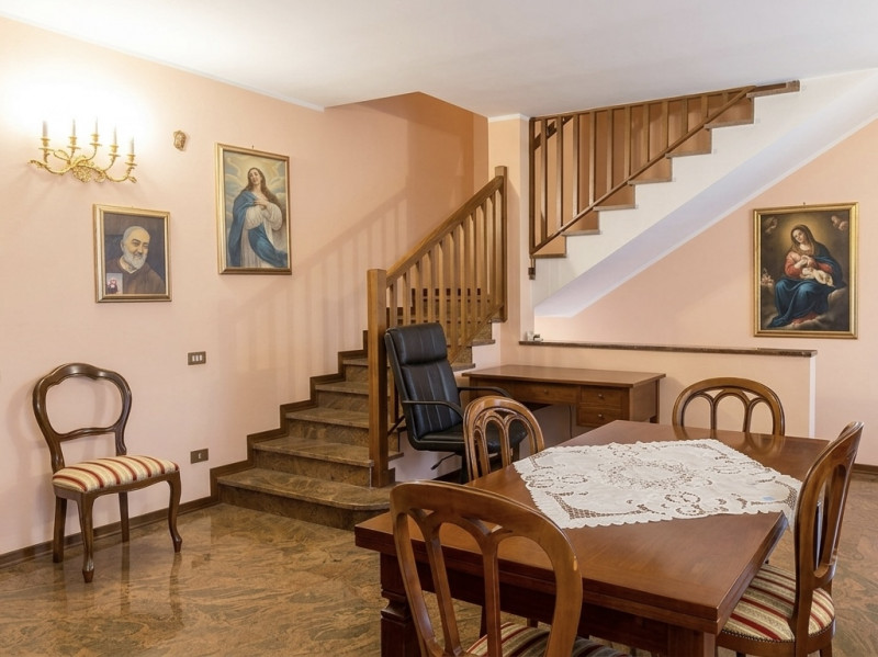 (Per INFO 3316190143) A Massanzago, in posizione centrale, proponiamo in vendita una porzione di ...