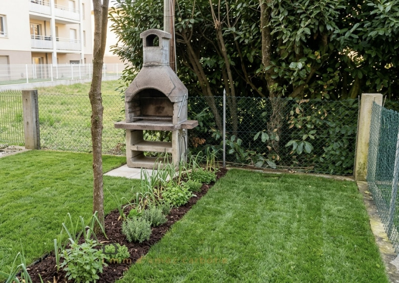 (Per INFO 3316190143) A Massanzago, in posizione centrale, proponiamo in vendita una porzione di ...