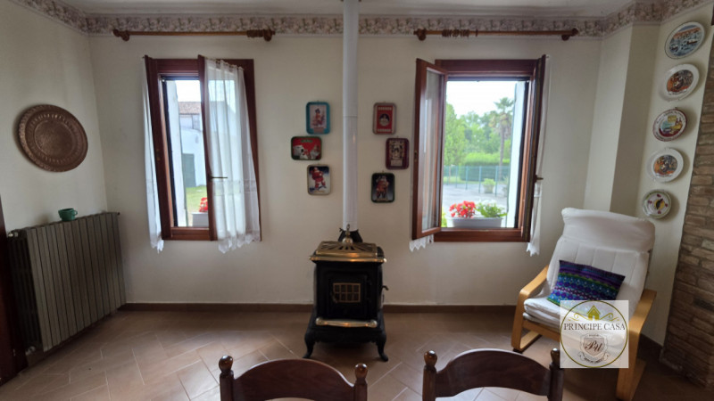 Rif:ruzt3. Si propone in vendita ed in esclusiva ad AGNA splendida abitazione rurale con annessi ...