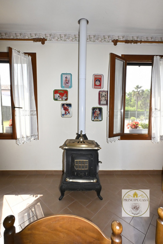 Rif:ruzt3. Si propone in vendita ed in esclusiva ad AGNA splendida abitazione rurale con annessi ...