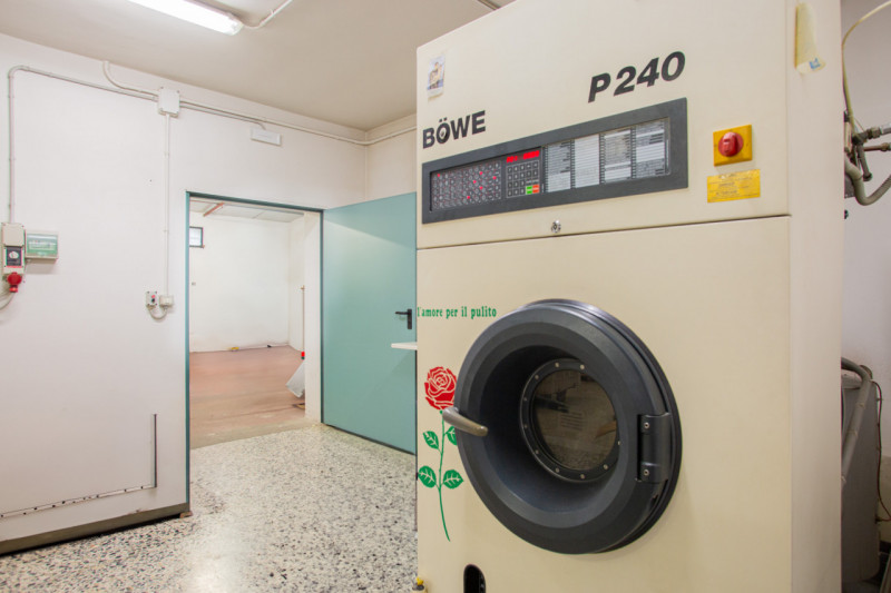 Cedesi attività artigianale storica nel settore lavanderia / pulisecco, ben avviata e con cliente...