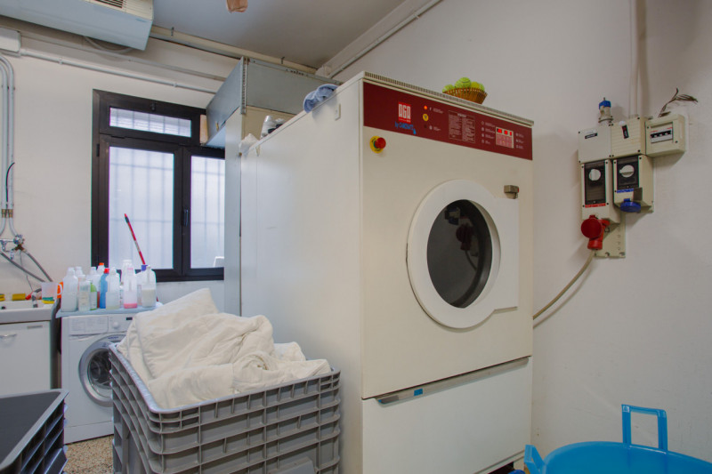 Cedesi attività artigianale storica nel settore lavanderia / pulisecco, ben avviata e con cliente...