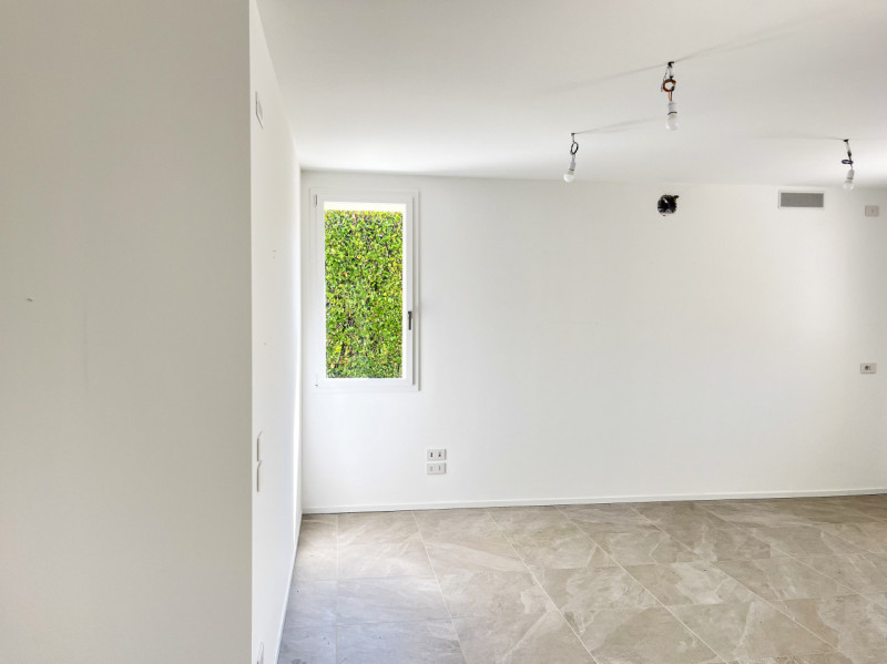 (Per INFO Roberto 3453195338) NOSTRA ESCLUSIVA - A Montebelluna, in una delle più rinomate zone d...