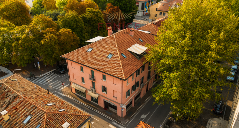 Scopri una rara opportunità abitativa nel pieno centro di Montebelluna! Proponiamo in vendita uno...