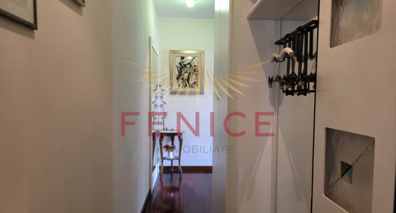 Scopri un'opportunità unica nel cuore di Montebelluna! Questo spazioso appartamento trilocale pos...