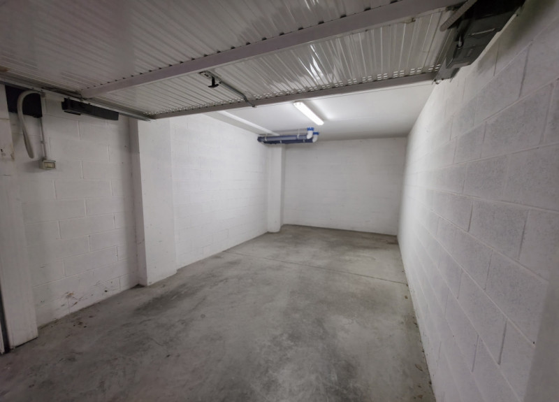 Scopri un'opportunità unica nel cuore di Montebelluna! Questo spazioso appartamento trilocale pos...