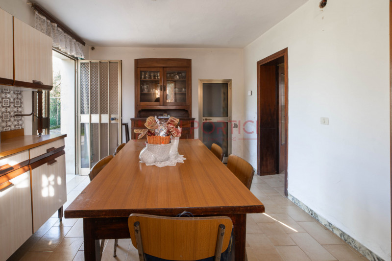 CAMPONOGARA - PORZIONE DI BIFAMILIARE inserita in un lotto di circa 900mq, ubicata in un contesto...