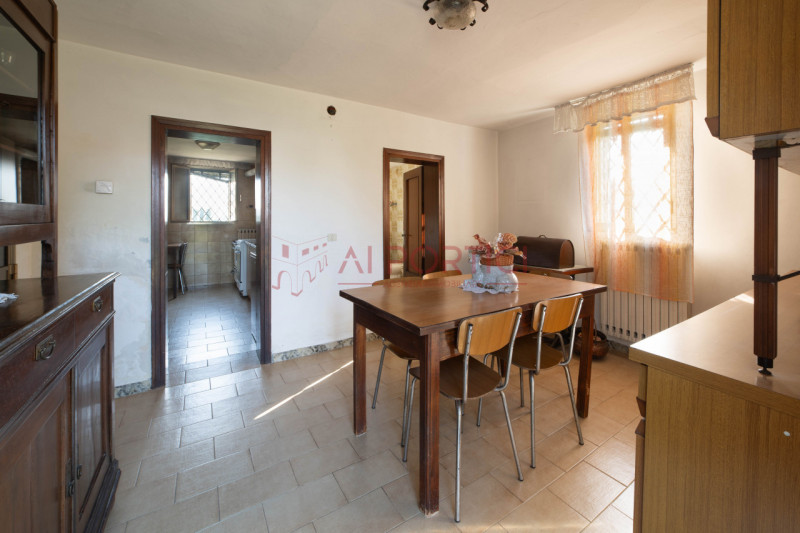 CAMPONOGARA - PORZIONE DI BIFAMILIARE inserita in un lotto di circa 900mq, ubicata in un contesto...