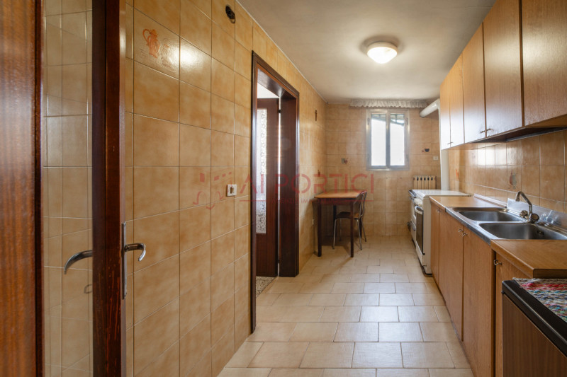 CAMPONOGARA - PORZIONE DI BIFAMILIARE inserita in un lotto di circa 900mq, ubicata in un contesto...