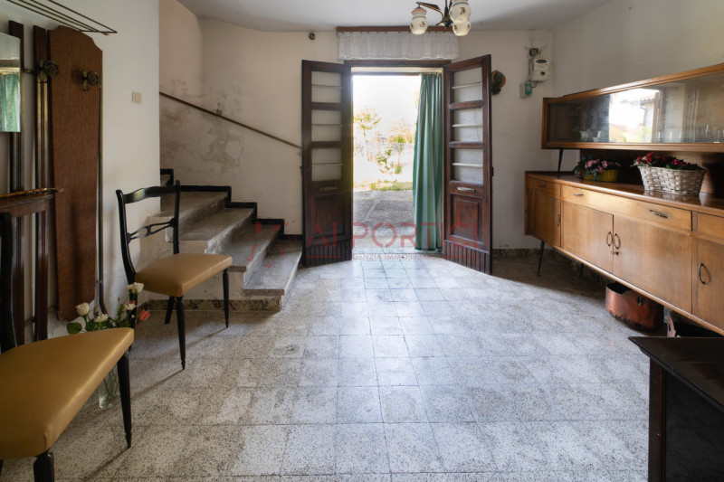 CAMPONOGARA - PORZIONE DI BIFAMILIARE inserita in un lotto di circa 900mq, ubicata in un contesto...