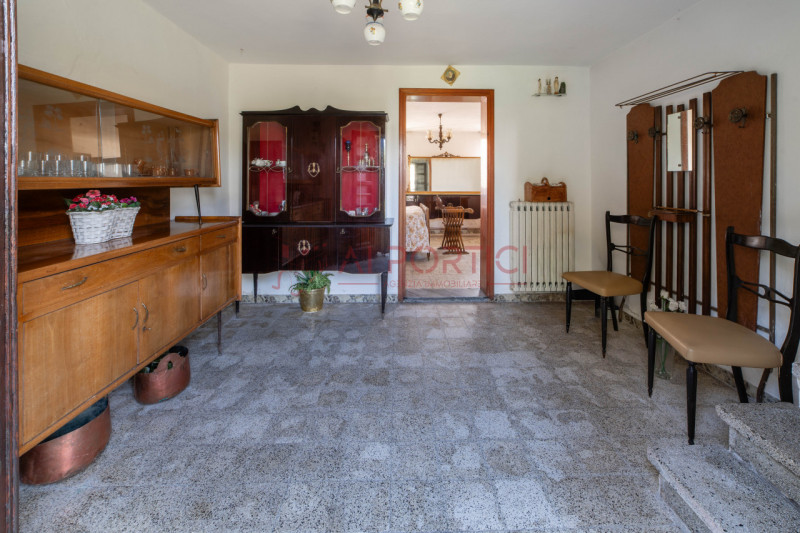 CAMPONOGARA - PORZIONE DI BIFAMILIARE inserita in un lotto di circa 900mq, ubicata in un contesto...