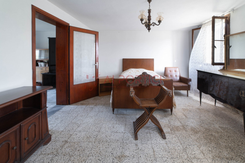 CAMPONOGARA - PORZIONE DI BIFAMILIARE inserita in un lotto di circa 900mq, ubicata in un contesto...