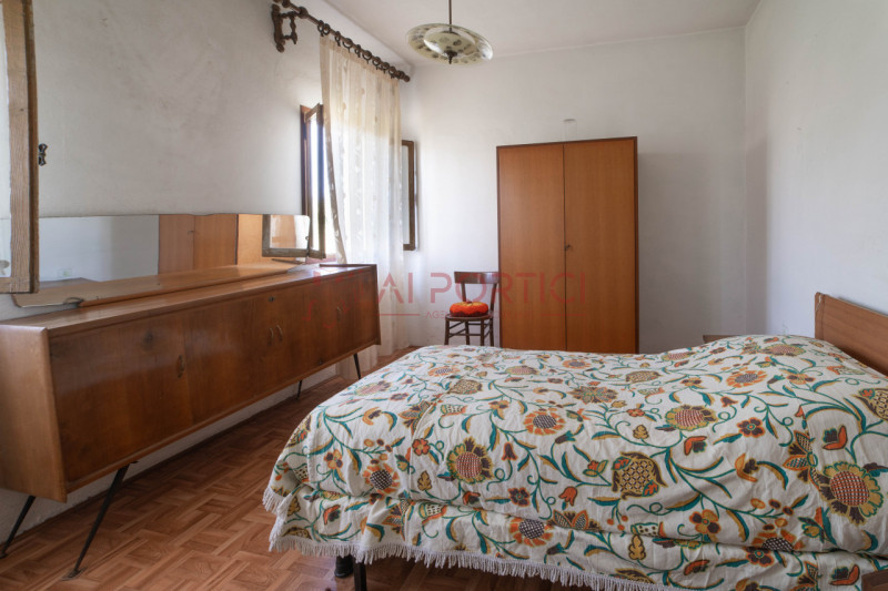 CAMPONOGARA - PORZIONE DI BIFAMILIARE inserita in un lotto di circa 900mq, ubicata in un contesto...