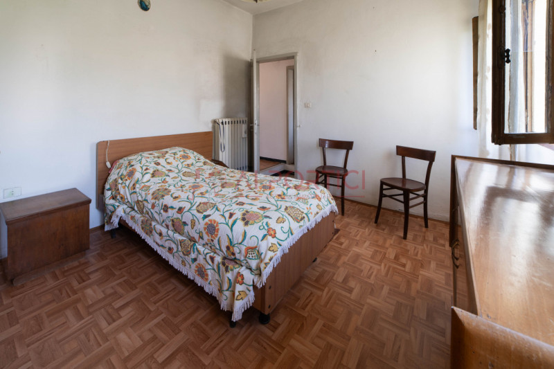 CAMPONOGARA - PORZIONE DI BIFAMILIARE inserita in un lotto di circa 900mq, ubicata in un contesto...